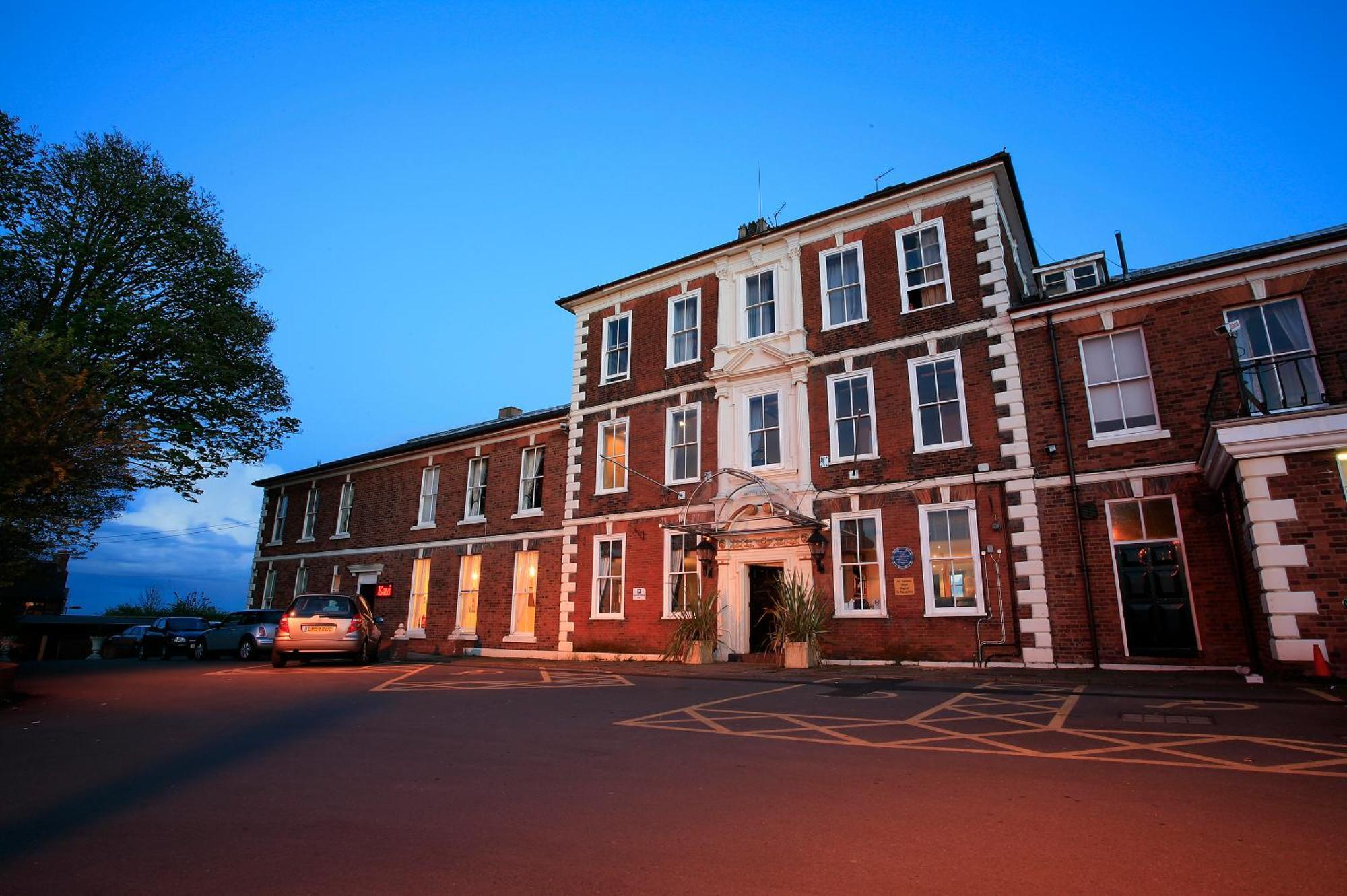 Park Hall Hotel And Spa Wolverhampton Esterno foto