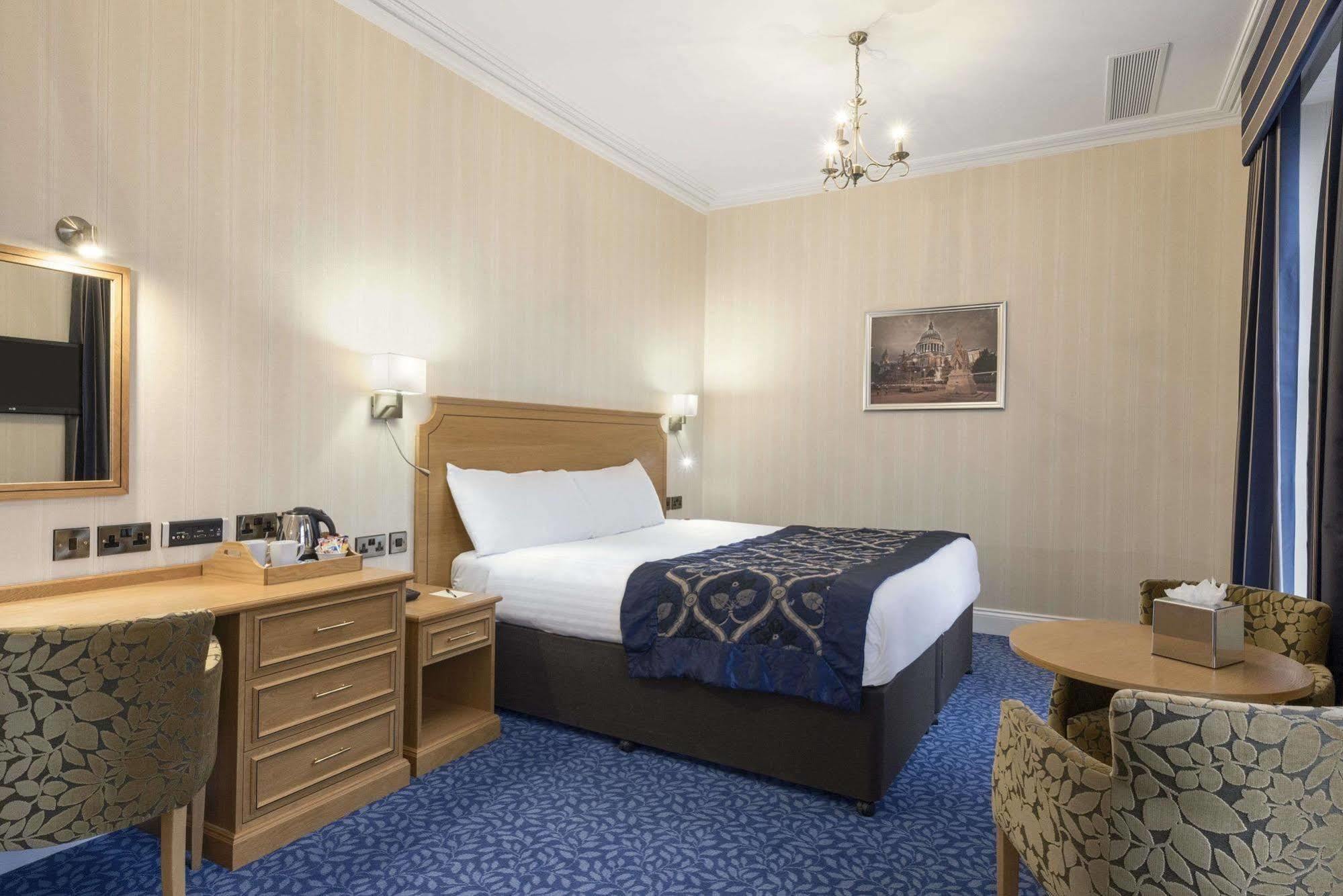 Park Hall Hotel And Spa Wolverhampton Esterno foto