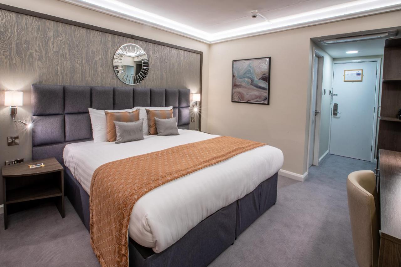 Park Hall Hotel And Spa Wolverhampton Esterno foto